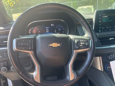 Used 2023 Chevrolet Suburban Premier image 5