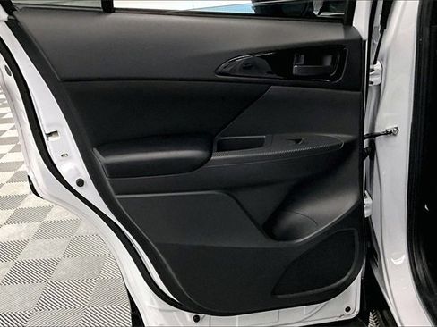 Used 2023 Mitsubishi Eclipse Cross SE image 19