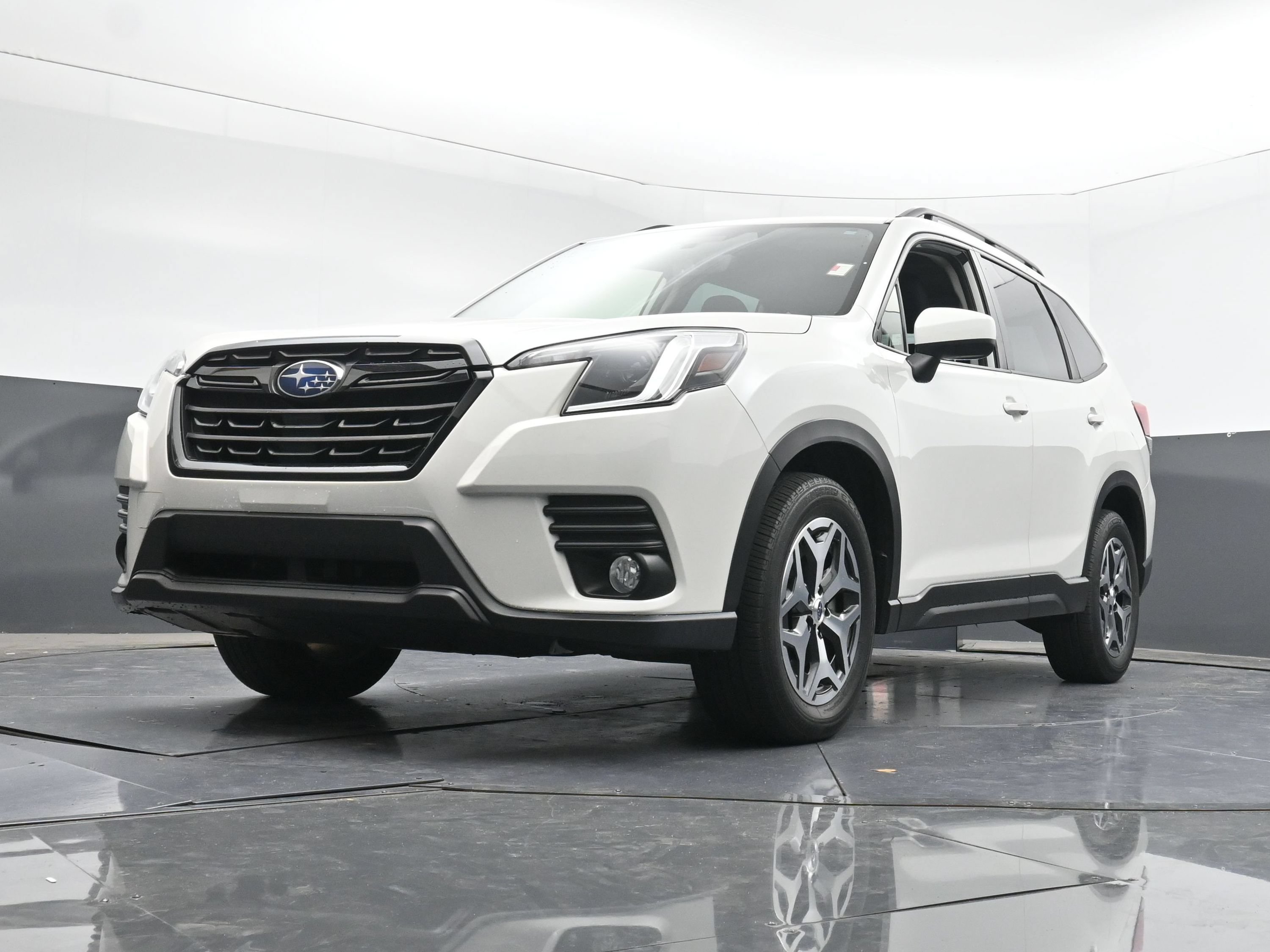 Used 2023 Subaru Forester Premium AWD/4WD image 27