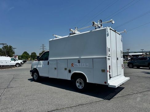 New 2025 GMC Savana 3500 w/ Power Convenience Package RWD image 7