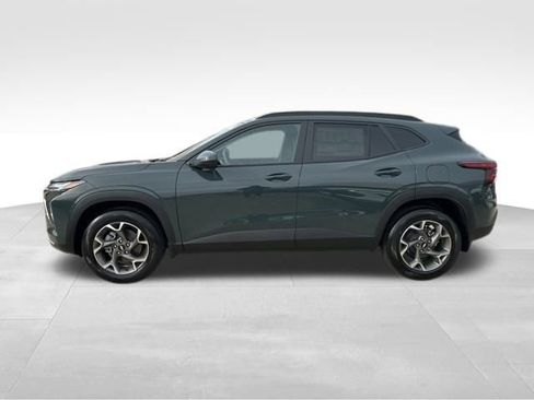 New 2026 Chevrolet Trax LT w/ Sunroof Package image 2