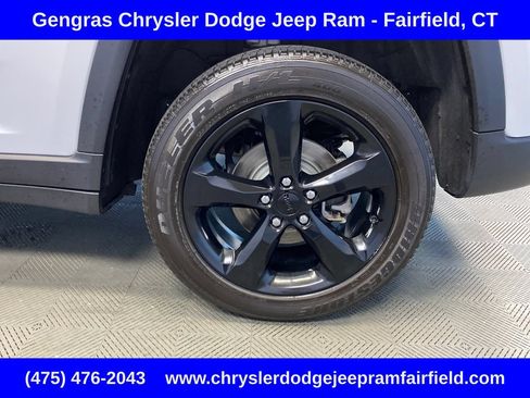 Certified 2025 Jeep Grand Cherokee Altitude AWD/4WD image 30