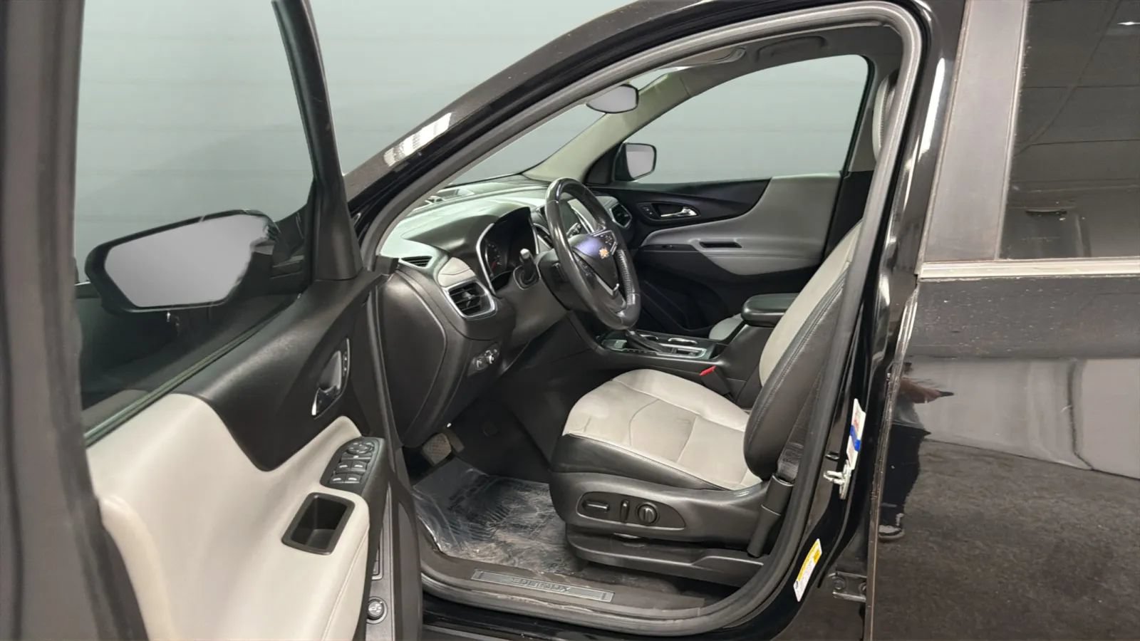 Used 2018 Chevrolet Equinox Premier FWD image 21