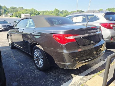 Used 2011 Chrysler 200 Limited FWD image 3