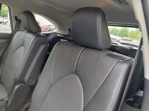 Used 2024 Toyota Highlander Limited AWD/4WD image 17