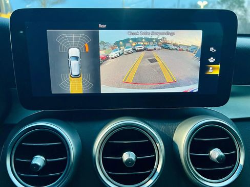 Used 2021 Mercedes-Benz GLC 300 4MATIC image 26