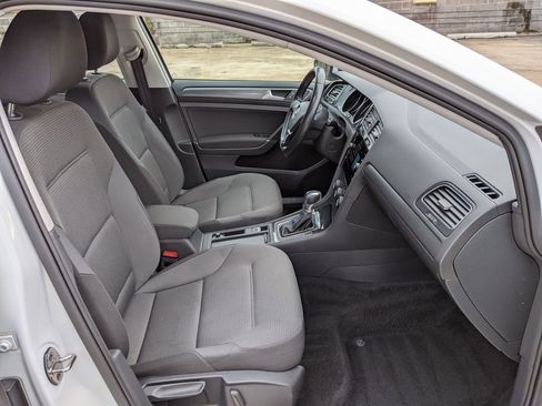 Used 2019 Volkswagen e-Golf SE w/ Driver Assistance Package image 21