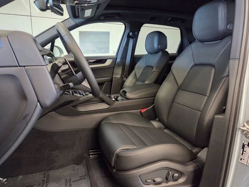 New 2026 Porsche Cayenne Base image 5