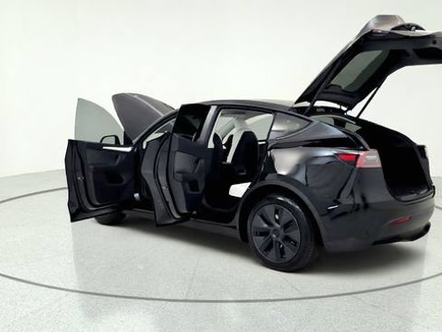 Used 2025 Tesla Model Y Long Range AWD/4WD image 16