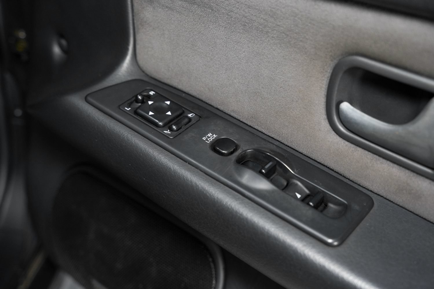 Used 1990 Nissan GT-R image 28