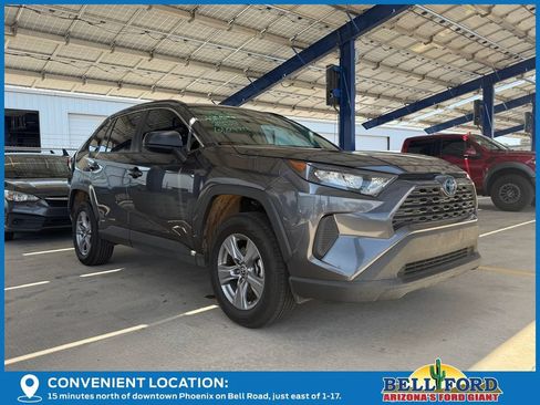 Used 2022 Toyota RAV4 LE AWD/4WD image 4