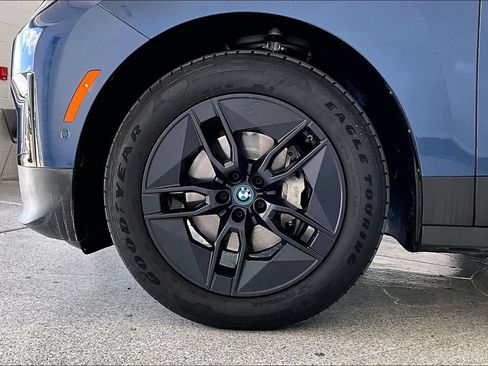 Used 2023 BMW iX xDrive50 AWD/4WD image 11