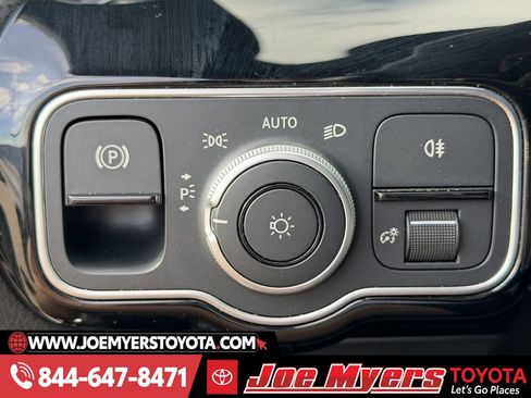 Used 2025 Mercedes-Benz CLA 250 4MATIC image 25