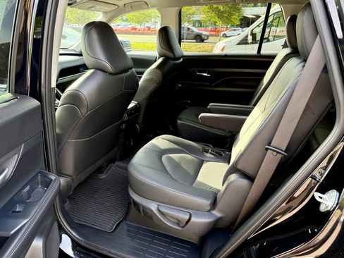 Used 2024 Toyota Grand Highlander AWD image 10