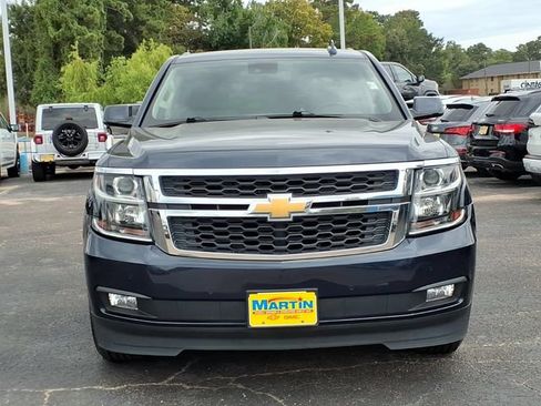 Used 2020 Chevrolet Suburban LT w/ Luxury Package RWD image 2