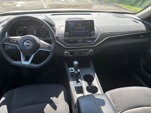 Used 2025 Nissan Altima 2.5 SV FWD image 28