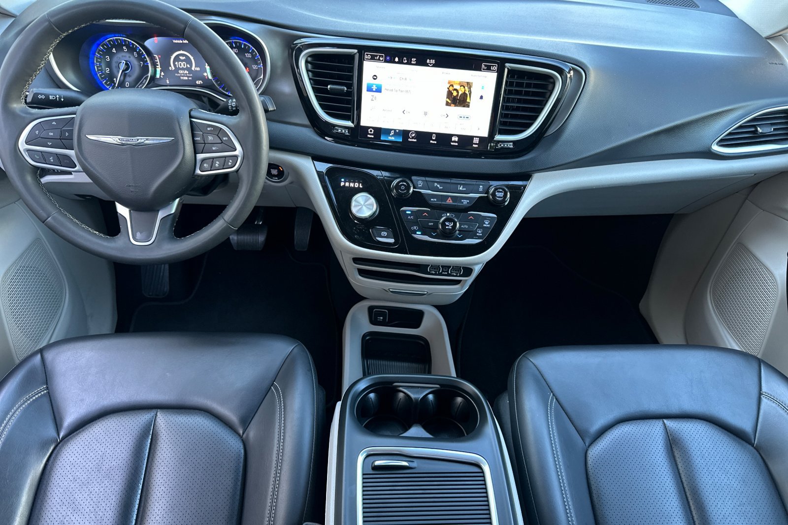 Used 2023 Chrysler Pacifica Touring-L FWD image 13