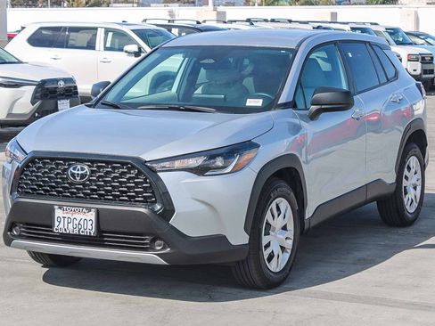 Used 2025 Toyota Corolla Cross L FWD image 3