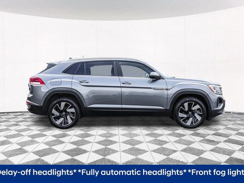 Certified 2024 Volkswagen Atlas Cross Sport SE image 10
