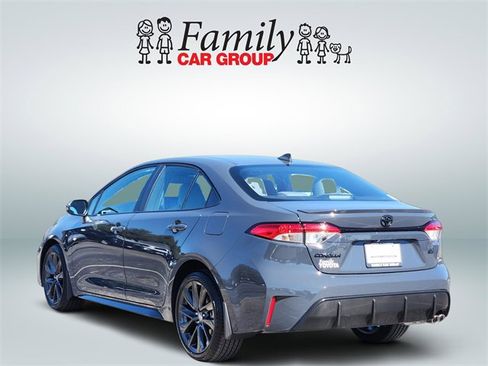 Used 2025 Toyota Corolla SE image 3