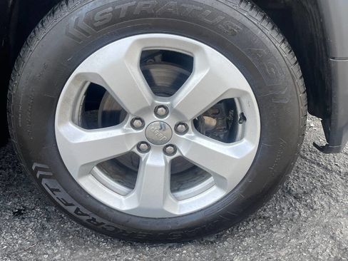 Used 2018 Jeep Compass Latitude w/ Popular Equipment Group image 9