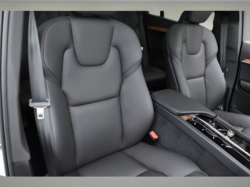 Used 2024 Volvo XC90 T8 Plus w/ Protection Package Premier AWD/4WD image 30