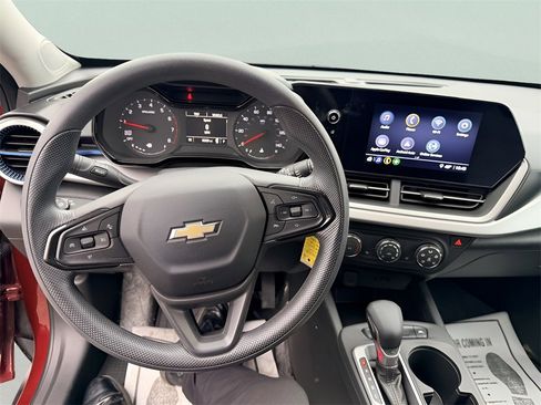 Used 2024 Chevrolet Trax LS w/ LS Convenience Package image 17