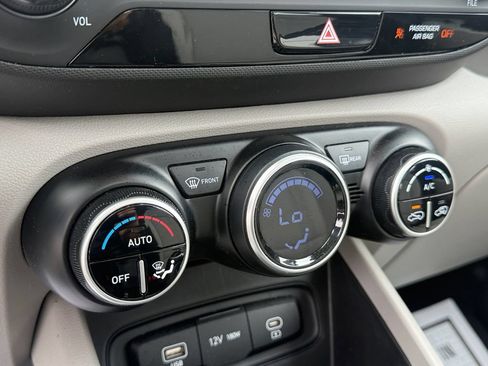 Certified 2024 Hyundai Venue SEL FWD image 21
