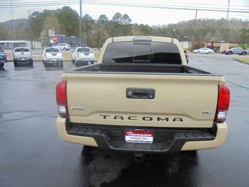 Used 2019 Toyota Tacoma TRD Sport image 4