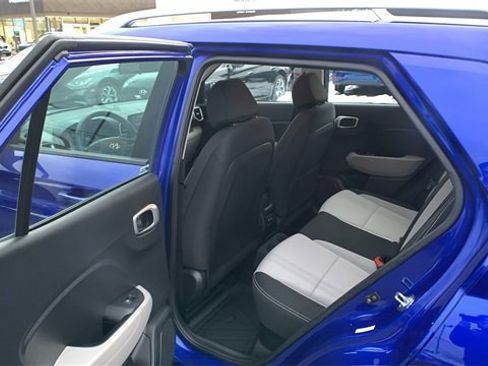 Used 2024 Hyundai Venue SEL image 19