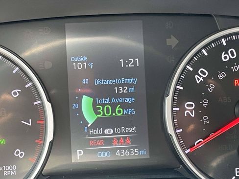 Used 2021 Toyota RAV4 XLE Premium AWD/4WD image 21