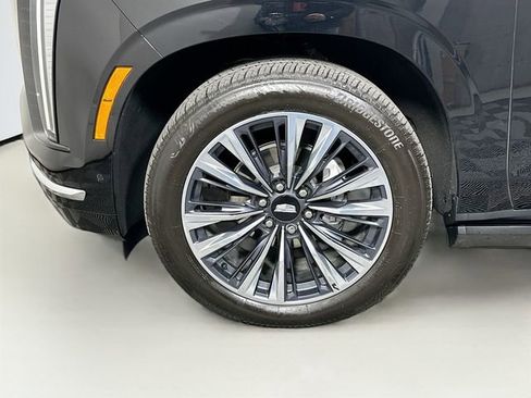 Used 2025 Cadillac Escalade ESV Premium Luxury w/ Touring Package image 35