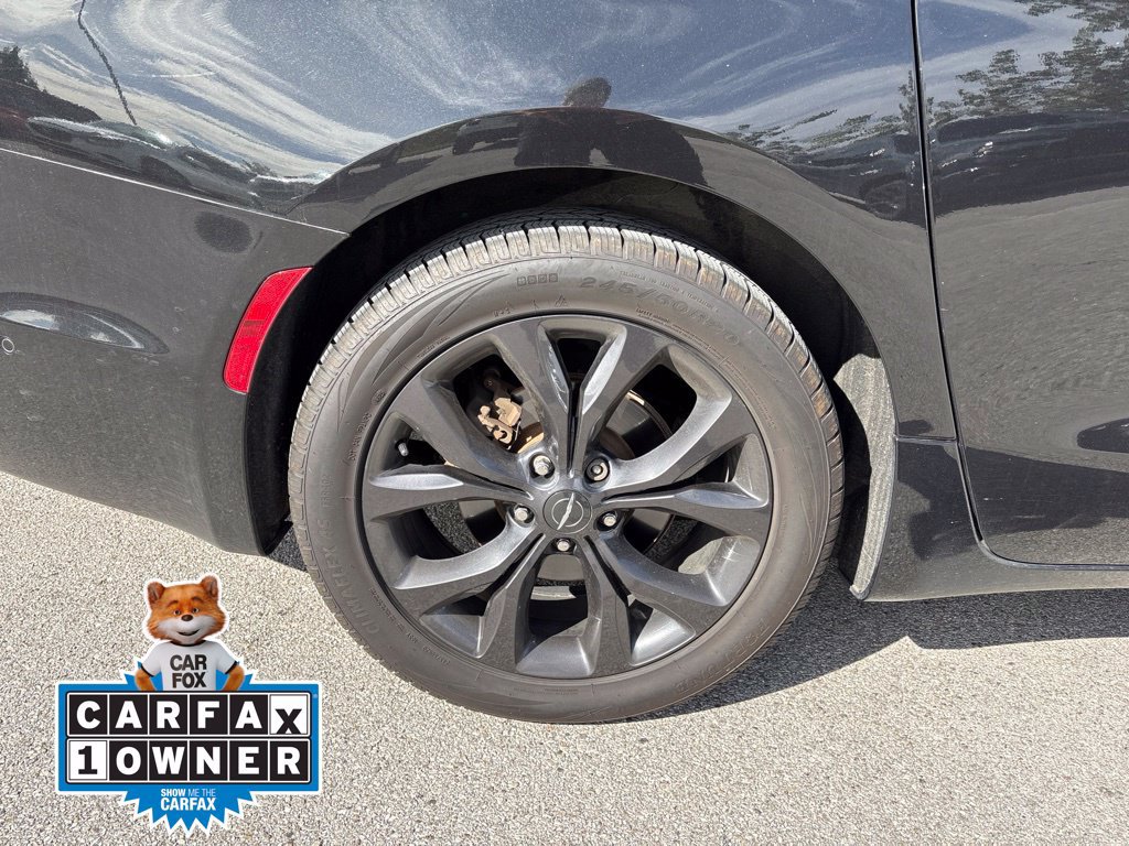 Used 2020 Chrysler Pacifica Touring w/ Advanced Safetytec Group FWD image 19