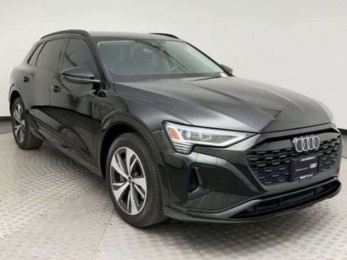 Certified 2024 Audi Q8 e-tron Premium image 8