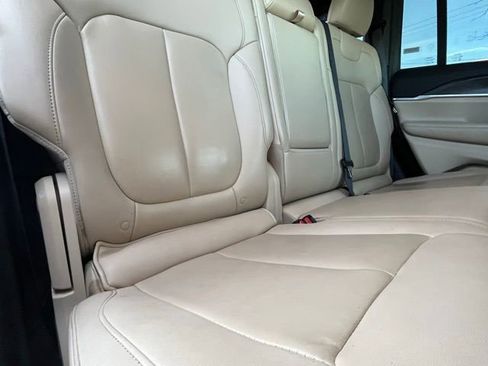 Used 2023 Jeep Grand Cherokee Limited image 29