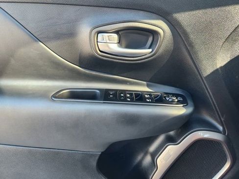 Used 2022 Jeep Renegade Latitude image 24