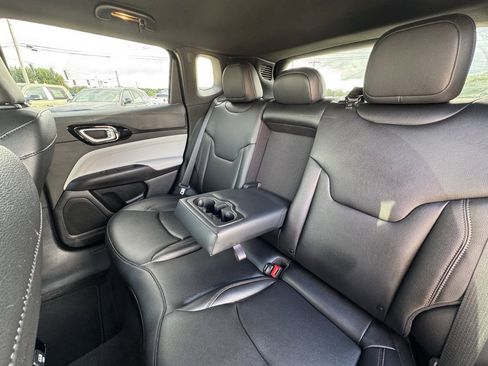 Used 2024 Jeep Compass Limited image 10