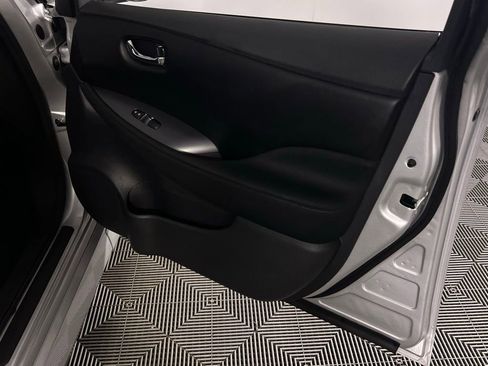 Used 2025 Nissan Leaf S image 32