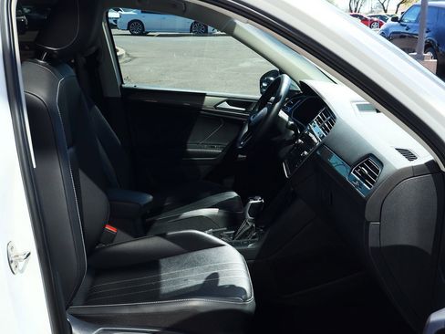 Used 2024 Volkswagen Tiguan SE FWD image 33