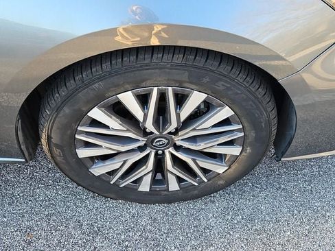 Used 2023 Nissan Altima 2.5 SV image 11