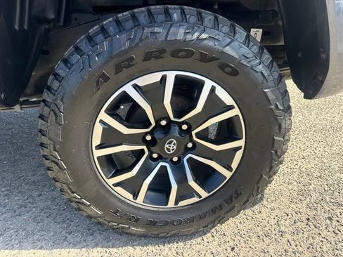 Used 2023 Toyota Tacoma SR5 RWD image 11