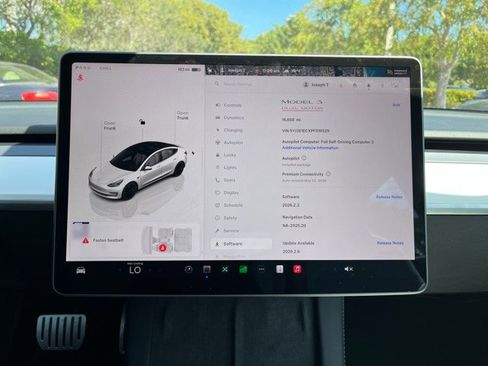 Used 2023 Tesla Model 3 Performance image 9