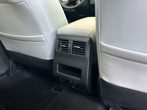 New 2025 Mitsubishi Outlander SE image 28