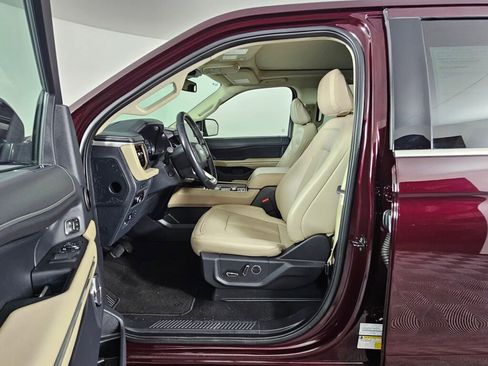 Used 2024 Ford Expedition Limited image 17