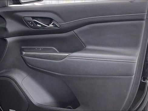 Certified 2023 GMC Acadia SLT w/ Technology Package image 21