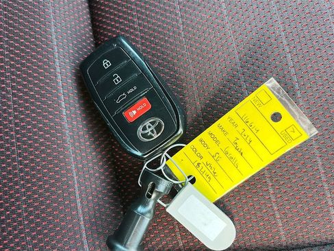 Used 2024 Toyota Corolla SE w/ SE Premium Package FWD image 32