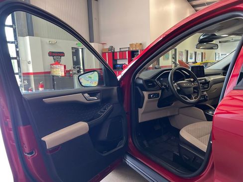 Used 2020 Ford Escape SE image 68