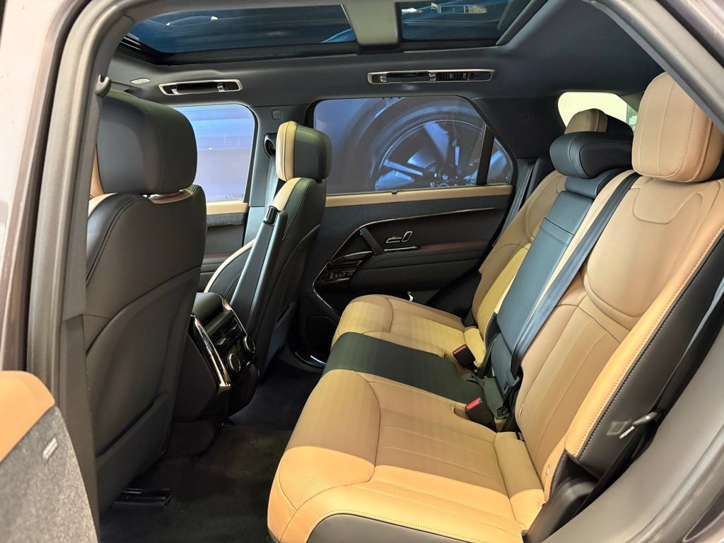 New 2025 Land Rover Range Rover Sport Dynamic SE AWD/4WD image 12