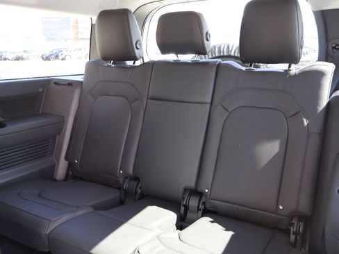 New 2026 Land Rover Defender 130 X-Dynamic SE image 19