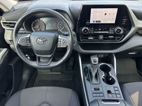 Used 2023 Toyota Highlander LE AWD/4WD image 13